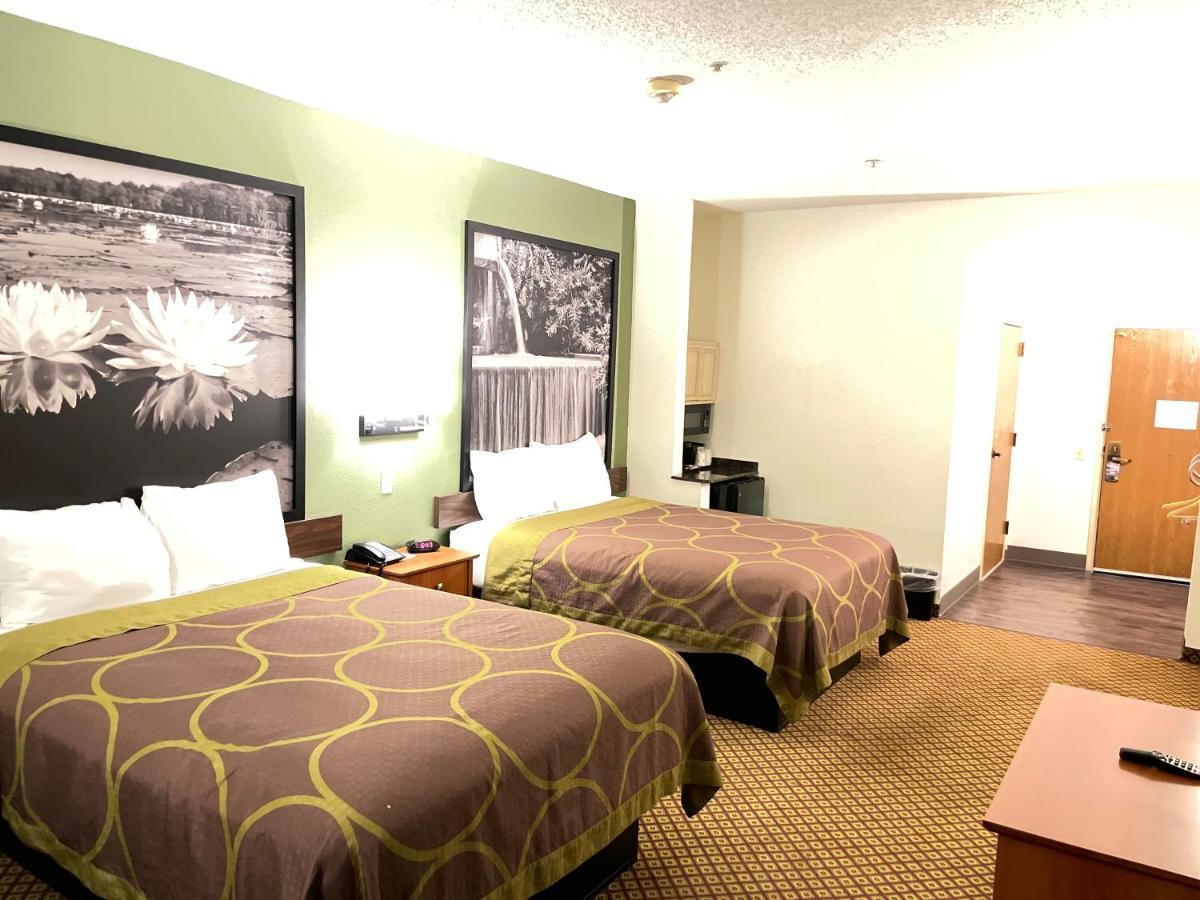Super 8 By Wyndham Downtown South Hotel
