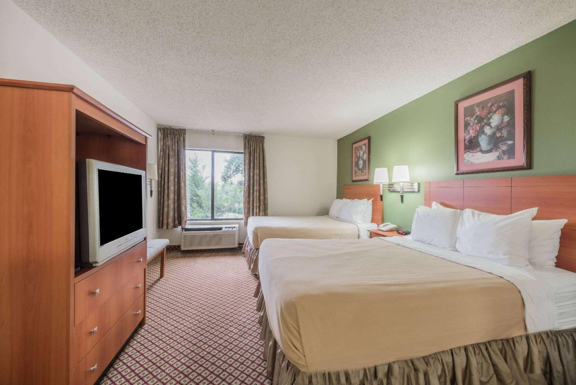 Hotel Super 8 By Wyndham Downtown South Fort Worth