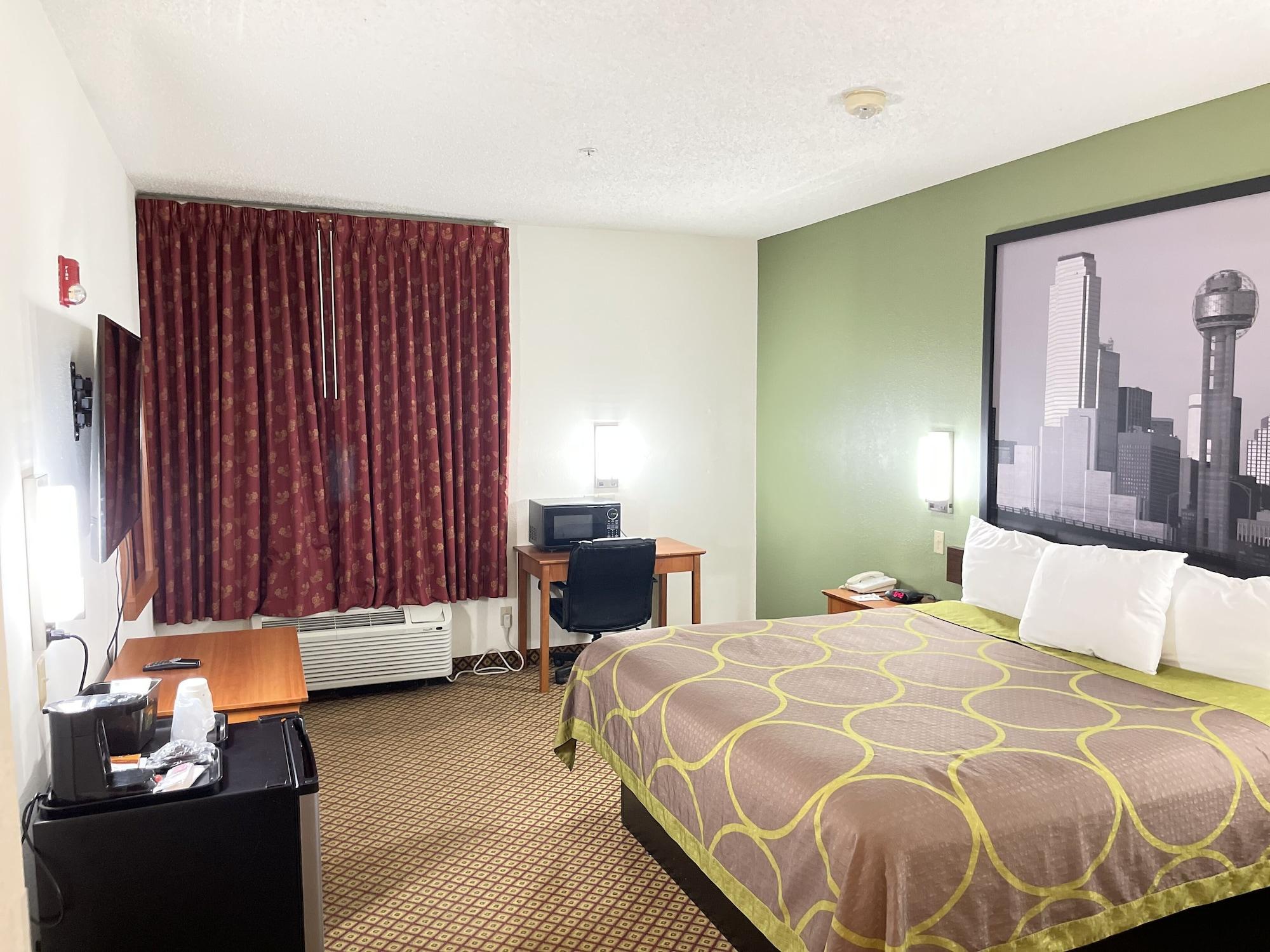 Hotel Super 8 By Wyndham Downtown South 2*