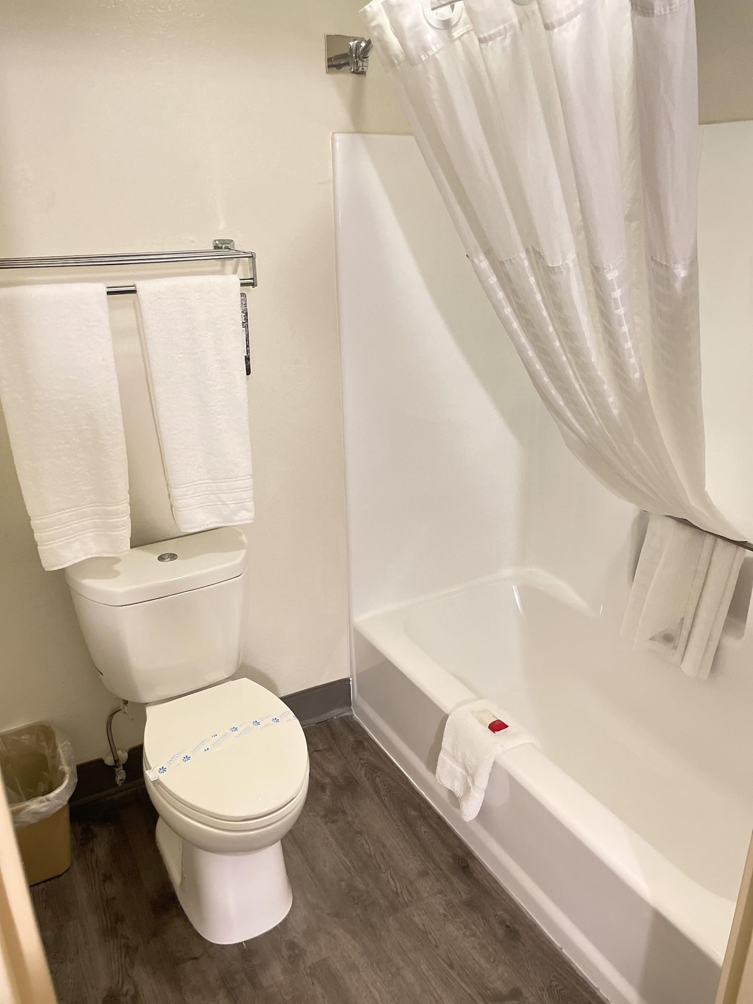 Super 8 By Wyndham Downtown South Hotel 2*