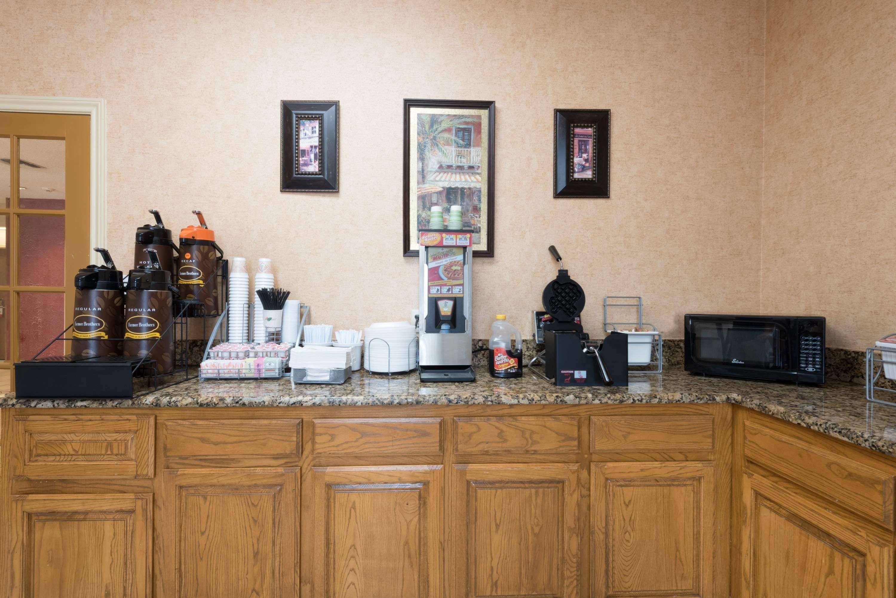 Hotel Super 8 By Wyndham Downtown South 2*