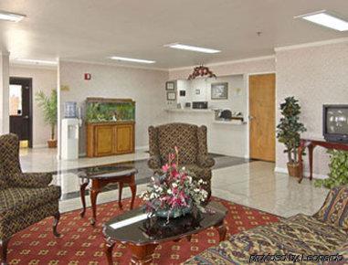 Hotel Super 8 By Wyndham Downtown South 2*